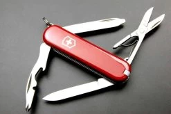 Victorinox Rambler Zakmes 10 Functies Rood -Victorinox Winkel 1200x798 2