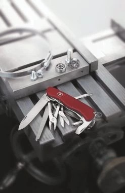 Victorinox Work Champ Red Zwitsers Zakmes - 21 Functies - Rood -Victorinox Winkel 777x1200